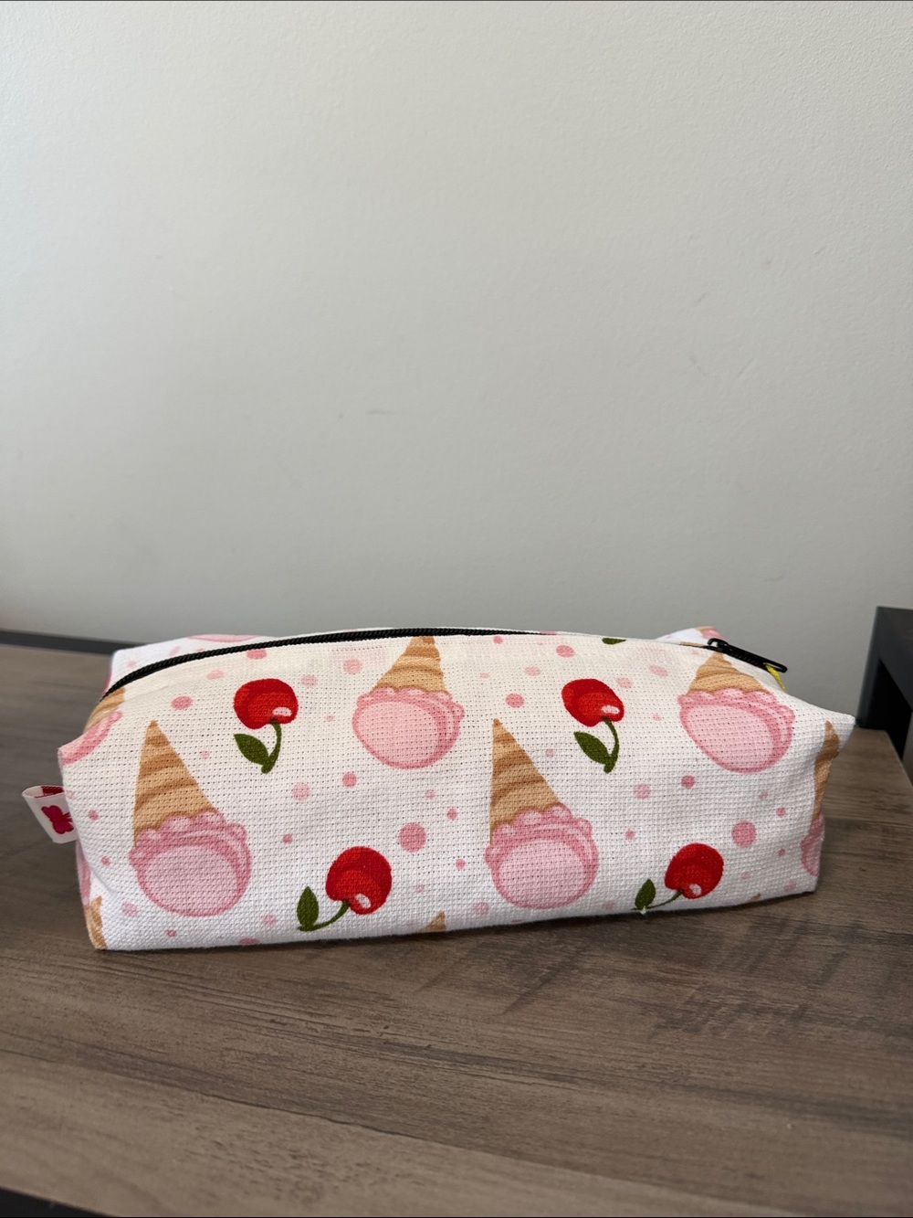 New Beauty/Travel Ice Cream Print Case